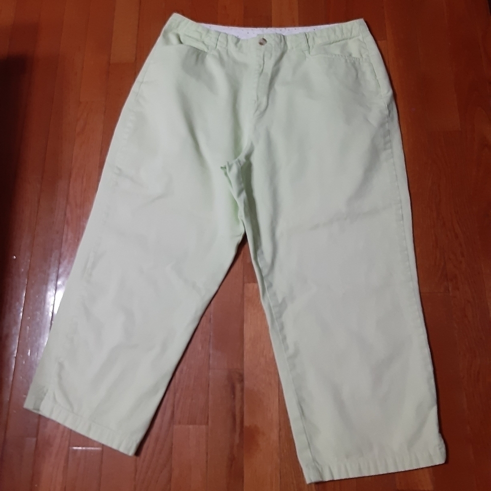 Gorgeous Lime Green Capris! Mountain Lake